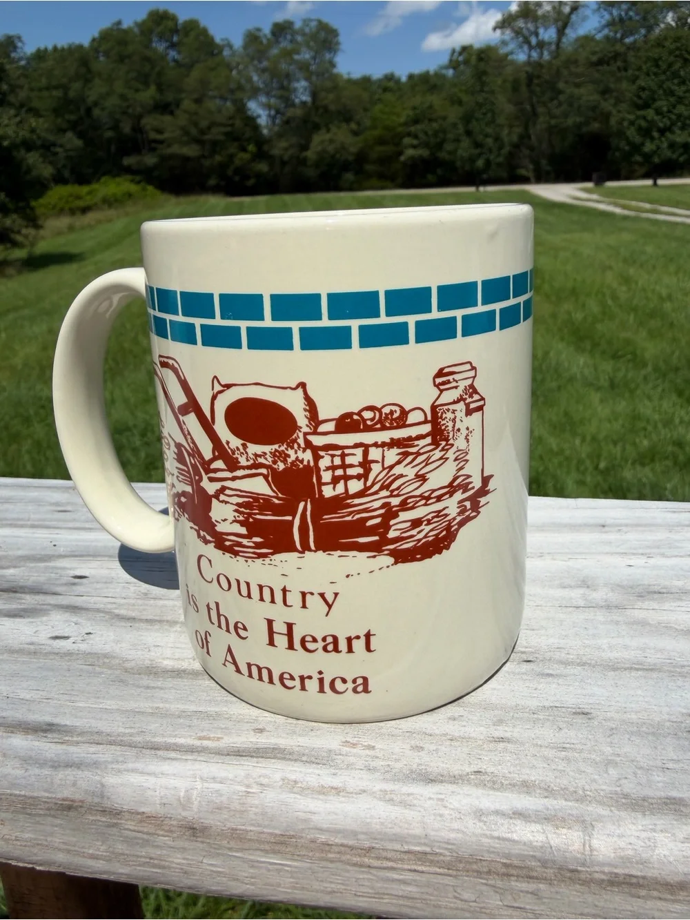 Cracker Barrel Country is the Heart of America coffee mug 12 fluid oz Vintage